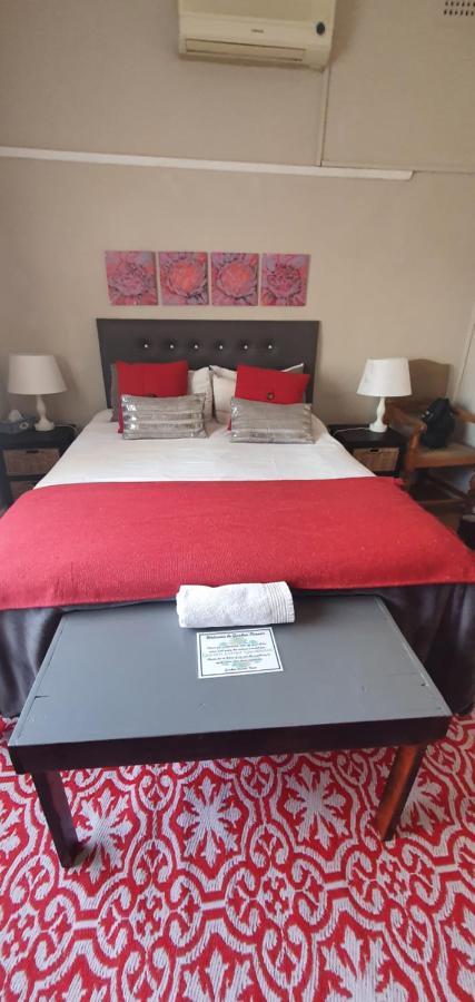 Garden Corner Guesthouse Beaufort West Exterior foto