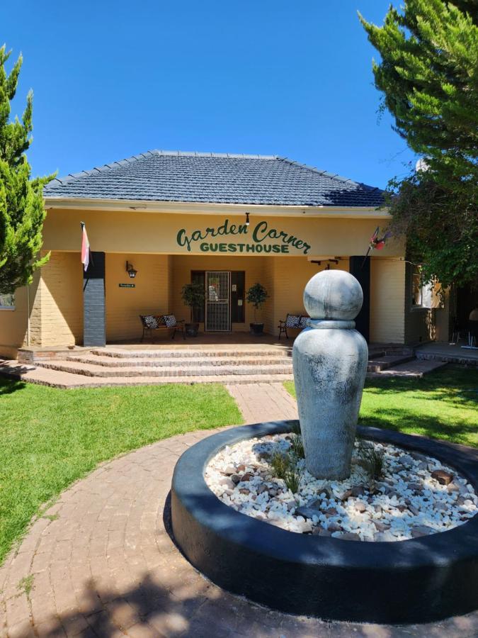 Garden Corner Guesthouse Beaufort West Exterior foto