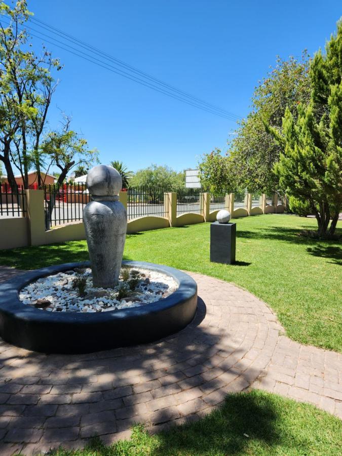 Garden Corner Guesthouse Beaufort West Exterior foto